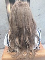 ヘアーアンドメイク ファット(Hair&Make PHAT)&nbsp;ハイトーンシルキーアッシュゆるふわロング10代20代30代