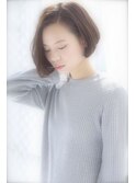 収まりの良い前髪長めの大人可愛いボブスタイル