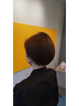 ブロッサム 東中野店 20代30代大人可愛いアッシュベージュくびれボブ耳掛け透明感