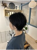 黒髪美髪くびれショート