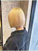 ブロンド_ホワイトベージュ_ハイトーン_ボブヘア