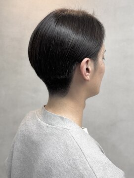 メグロ 相模大野(MEGURO) 刈り上げセンターパート/ブルーブラック/フェザーパーマ145