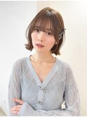 イメチェンヘアスタイルホワイトブロンド外はねボブワイドバング