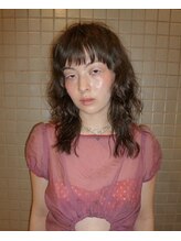 オーオ シカシカ(OOO YY) 眉上バングのパーマスタイル