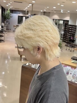 アウラ(AURA) 抜きっぱなしホワイトブロンド/フェザーショート