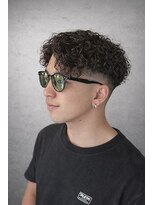 ワンワンオー バーバーショップ 長浜店(@110 BARBER SHOP)&nbsp;ツイストスパイラル×スキンフェードで作る、圧倒的躍動感