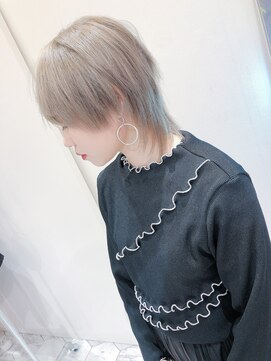 アマンドール(Aman D'or) ホワイトカラー×ストレートウルフ