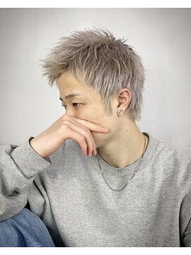 イーラ(era) ツーブロ無し×ハイトーン×ショート×アップバング