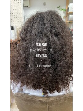 アンフィドットドゥルドゥ(AnFye.dueldo) 高難易度ジュエリーシステム縮毛矯正で艶髪に変身♪