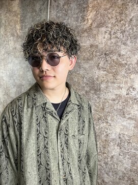 ゴリラビスケッツ(GORILLA BISCUITS) スパイラルパーマ［メンズ/マッシュ/ツイストパーマ/眉毛］