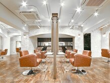 男女年齢問わず幅広いお客様から愛されてるサロン。メディアやドラマの舞台にも使用【川崎/髪質改善】