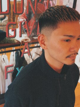 サンディーズバーバーショップ(Sandees) クロップスキンフェードボウズ