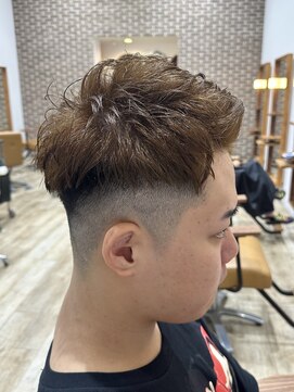 ピークスヘア(peaks hair) メンズショート/メンズカット/刈り上げ/アッシュブラウン/堀江