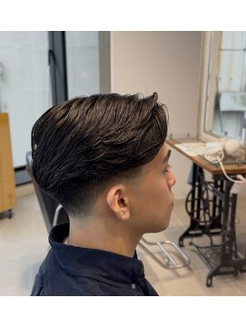 グルーマーズトウキョウ 渋谷店(GROOMER/S TOKYO) ラフカール　刈り上げセンターパート　メンズヘア