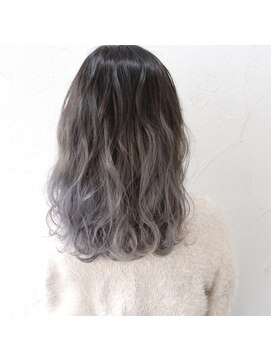 デコヘアーフラッペ(DECO HAIR frappe) グレージュのグラデーションカラー