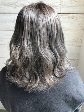 ベルクープス 天王寺店(Belle Coupes) 【ベルクープス天王寺】川島あずさグレー　ミディアムヘア