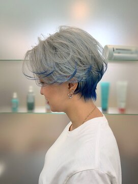フェアレディ 烏山店(FAIRLADY) 派手髪☆センターパートショートボブ ブルーエンドカラー