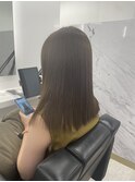ミディアムヘア斜めバンググレージュカラーシルキーベージュ