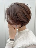 くびレイヤー/エモージュ/前下がりショート/長め前髪/30代40代