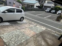 サム S+D HAIR COMMUNITY SAMの雰囲気（最大10台以上の駐車場があります）