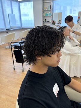 ビカム 名駅(become) 波巻きパーマ×センターパートウルフ