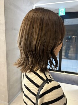 エミュ 伏見 国際センター(emu) 外ハネワンカール/ボブディ/カーキアッシュ/顔まわり/伏見