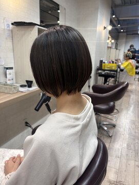 コワファーストナガサキシャンプーボーイ(COIFF1RST NAGASAKI SHAMPOO BOY) 大人ショートボブ丸みショートカットマッシュショート前髪あり