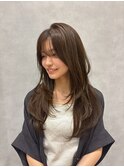 外国人風レイヤーカット　スモーキーベージュカラー