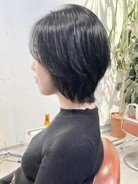 コンビネーション(combination) くびれボブ　レイヤーカット　ブルーカラー20代30代40代50代60代