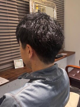 ムーン ティコブラーエ(moon tico brae) フェザーパーマ/シャドウパーマ/刈り上げセンター