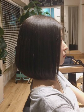 エイチ(eitcH) やわらかストレートボブ