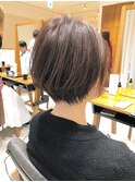 くびれと丸みが可愛いショートボブ
