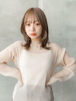 グレージュ/ミディアムレイヤー/20代30代大人かわいい