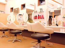 アイ美容室の雰囲気（明るい店内でゆったりとお過ごしいただけます！）