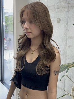 アルビス(ALBIS)の写真/【カット+ハイブランドカラー¥6980~】ダメージを抑えながらツヤ髪へ!何度でも使えるクーポンをご用意♪