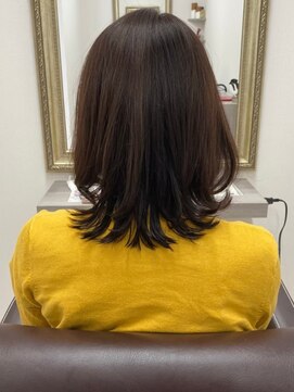 ふんわり外ハネくびれミディ