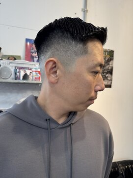 グッドプレイスアンドシング(Good Place&thing) スキンフェードサイドパートスタイル