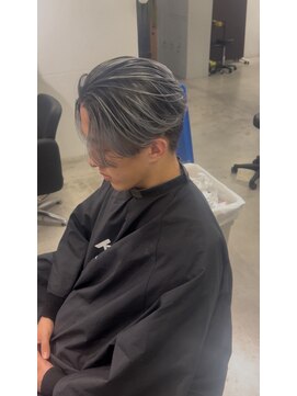 メンズサロン キング 高槻店(Men’s salon K!ng) フェザーショートアップバングセンターパートメンズハイライト