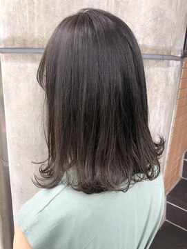 リコ(Lico) アッシュブラウン×グラデーション×外ハネミディアム