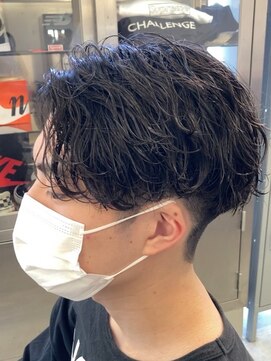 エリマ 調布(elima) センターパートアップバングツーブロックメンズスパイラルパーマ