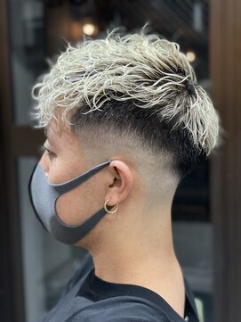 サニー 渋谷(SUNNY) メンズショート、バレイヤージュスペインカール、フェードカット