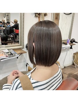 ヘアメイク アンフィ(amphi) ストレートショートボブ