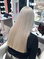 リー 梅田(Lee)&nbsp;ブリーチトータル3回必須/ホワイトヘア/ホワイトカラー/髪質改善