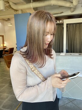 ティムヘアー(tim hair) ヘーゼルベージュ×ちょこっと外ハネセミディ　板宿美容室