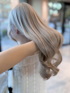 ジェム リット(GEM lit) 《karin》white beige/名駅/名古屋/名古屋駅/ケアブリーチカラー