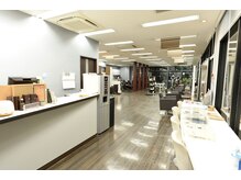 店内は広くて開放的な空間☆