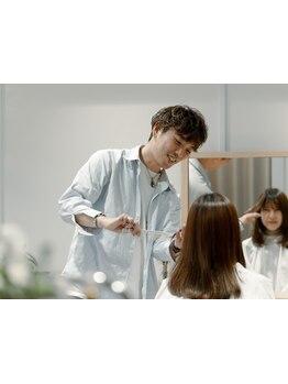 【完全マンツーマン施術】1人のスタイリストが最後まで担当。大人数のサロンは苦手な方にピッタリです◎