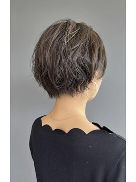 グレーベージュ