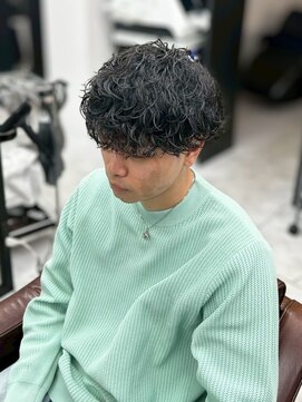 ソレイユ バイ アルフレッド(SOLEIL by alfRed) 波巻きパーマ メンズ 黒髪 束感 無造作 トレンド 20代 30代