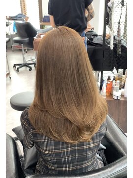 アット(at...) 《ミルクティーベージュ×レイヤーカット》